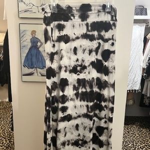 COMFY! Maxi skirt/ black and white "tye dyed" pattern (M)